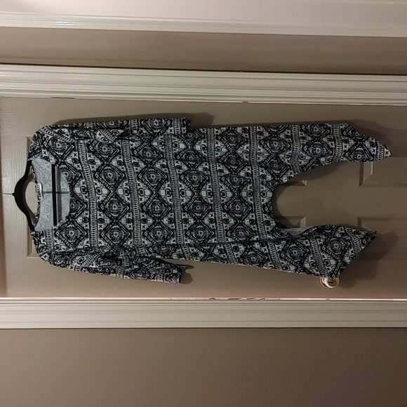 💚Canari Women's Black & White Shark bite Tunic - Picture 1 of 3